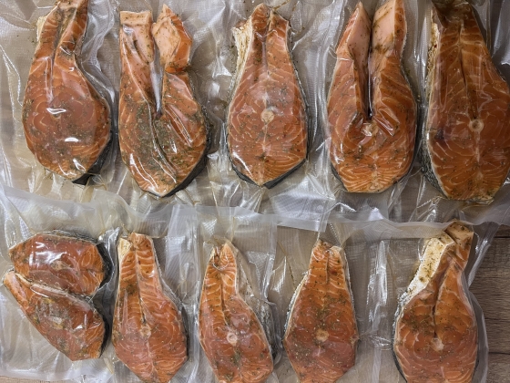 Маринований стейк з лосося